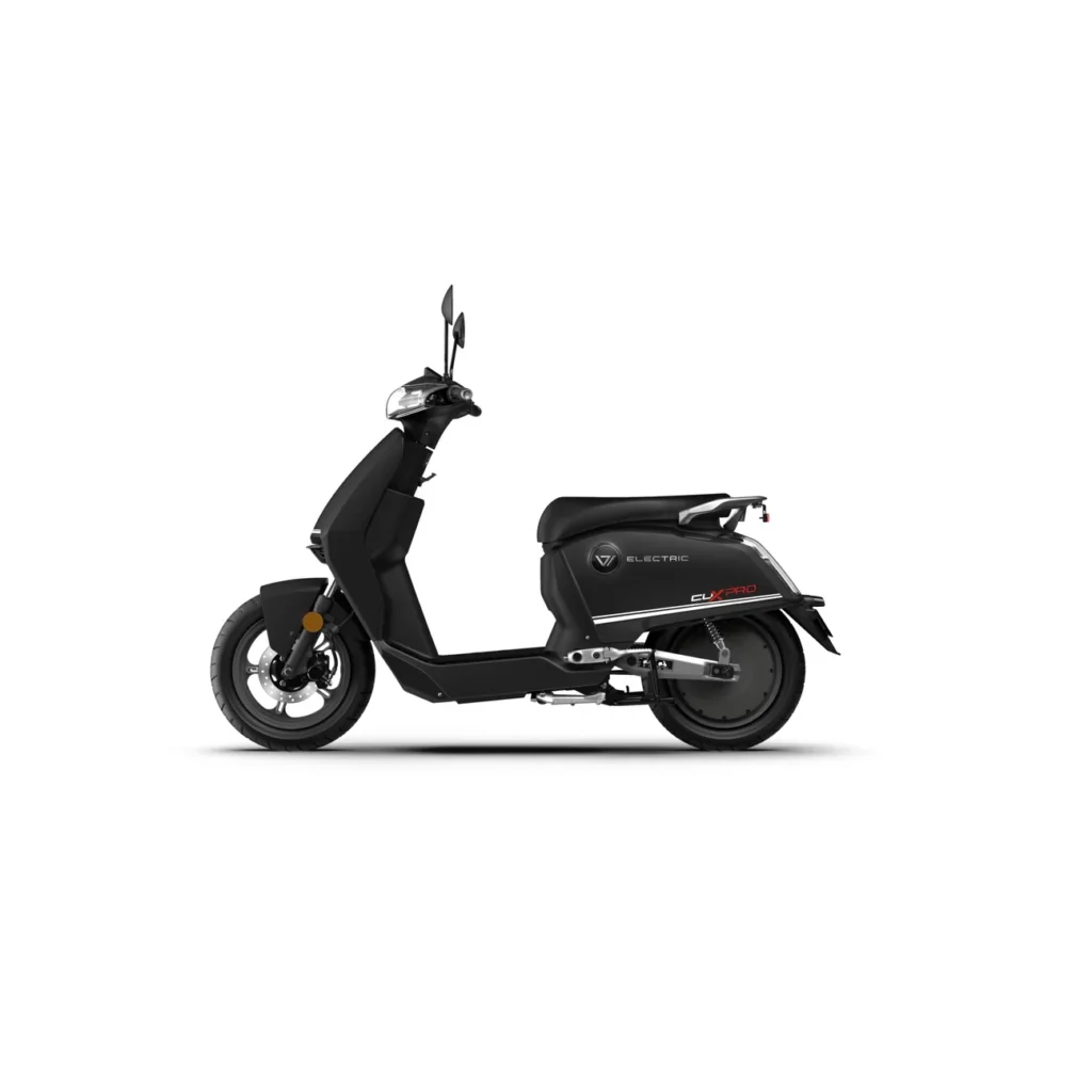CUXpro_schwarz_03_1296x.jpg